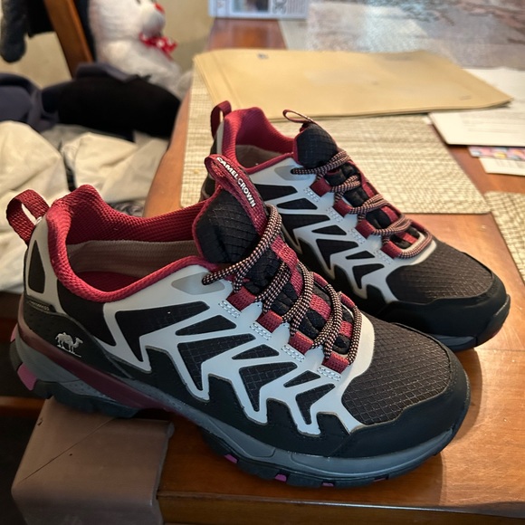 Stylish Women's Athletic Shoes - Black and Pink - Picture 1 of 4